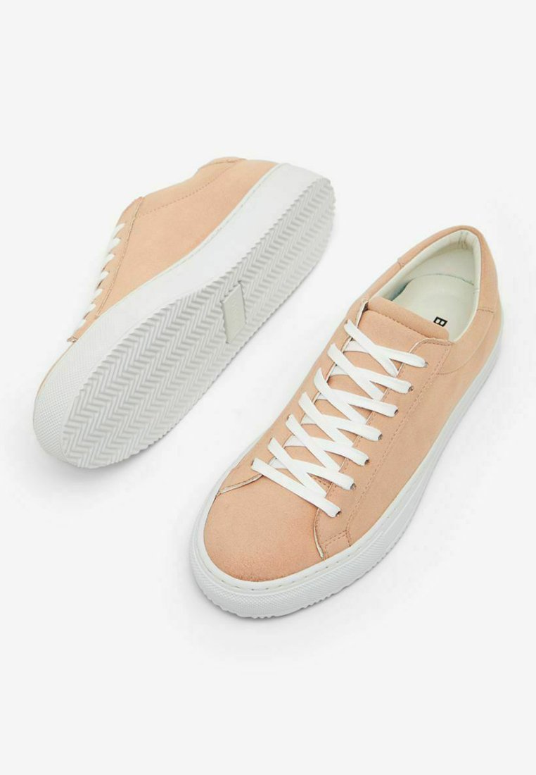 Nike air jordan 1 mid dames sneakers wit/zalmroze vind je in Sneakerstad