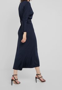 By Malene Birger Sukienka z dżerseju