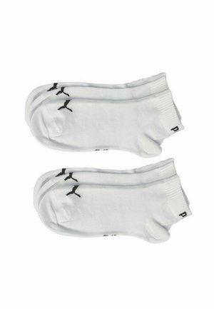 Weiße Baumwollsocken mit schwarzen Logo-Akzenten. Sie verfügen über einen gerippten Bund und ein niedrig geschnittenes Design, das sich für Sportbekleidung eignet. Weiche Textur.