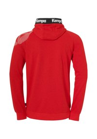 Rode hoodie met een trekkoord en een zwarte halsband met het "Kempa" logo. De achterkant heeft mesh accenten op de schouders en lange mouwen. Zacht materiaal.