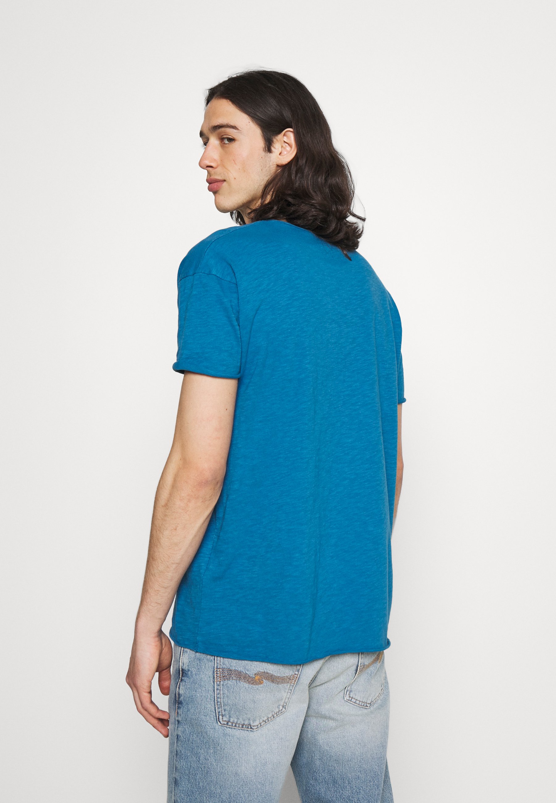 Nudie Jeans ROGER - Basic T-shirt - Sky 