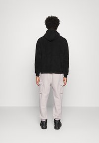 Jack & Jones JJIBILL SATURN PANTS - Calças cargo - moonbeam