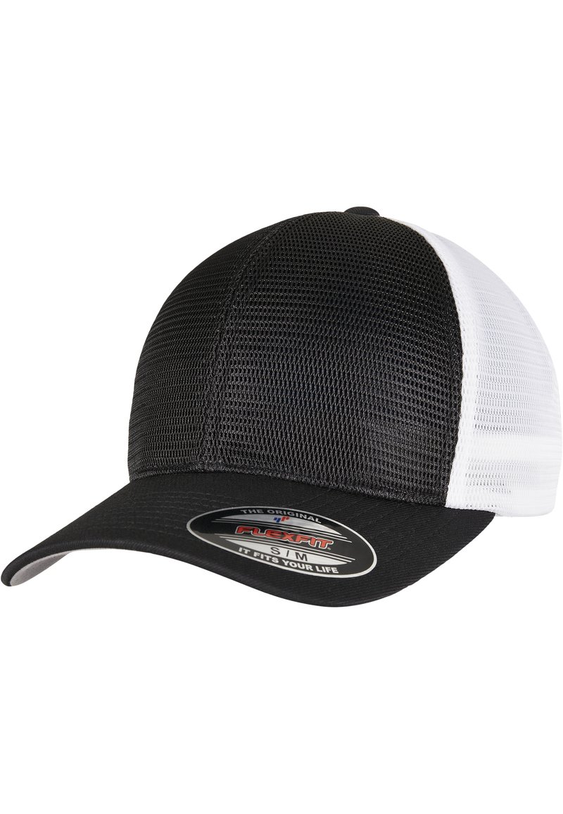 Zwarte en witte mesh cap met een afgeronde voorkant, gebogen vizier en een Flexfit logo sticker op de rand. Ontworpen voor comfort en ademend vermogen.