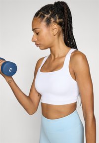 Stronger ACTIVE BRA​ - Športni modrček s srednjo podporo - bright white