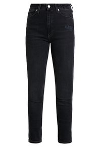 Pantalones vaqueros de mezclilla negra con un ajuste slim, cintura alta y un ligero detalle desgastado en la parte delantera. Sin logotipos ni adornos visibles.