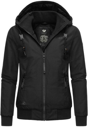 Zwarte hoodie-jas met een ritssluiting aan de voorkant, ribbenmanchetten en twee voorzakken met rits. Heeft een gestructureerde binnenkant en verstelbare trekkoorden op de capuchon.