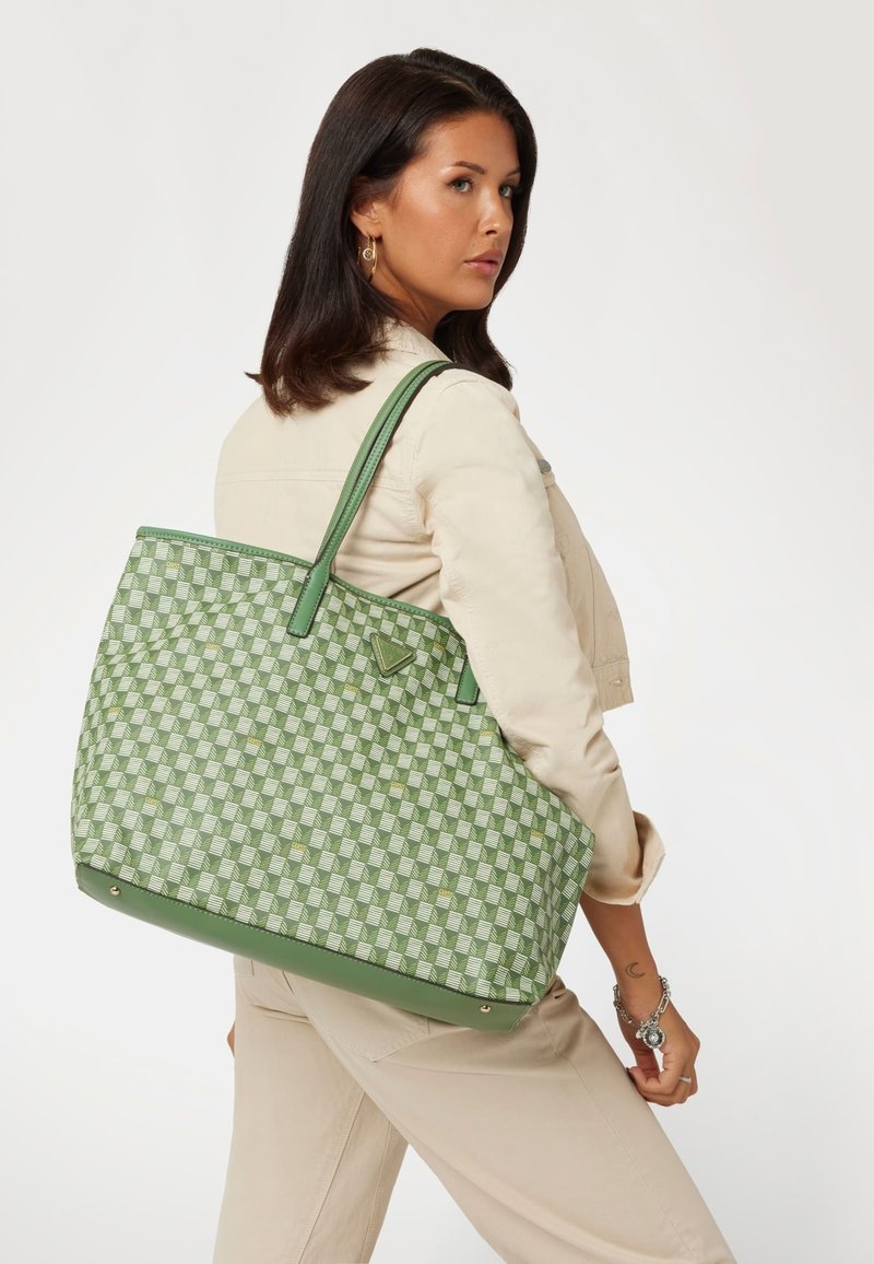 Borsa tote a quadri verdi con motivo testurizzato, dotata di manici e dettagli in pelle verde. Realizzata in materiale durevole.