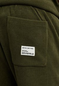 Thumbnail Image 6
