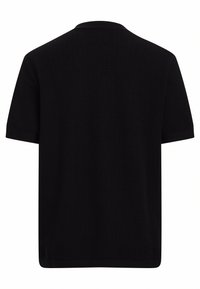 Crna polo majica kratkih rukava s teksturiranim zigzag uzorkom, okruglim ovratnikom i jednoličnom bojom. Casual, mekani materijal i regularni kroj.