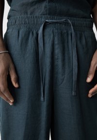 PULL&BEAR LINEN BLEND - Broek - dark blue