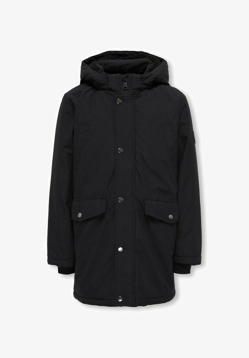 Parka noire à capuche avec fermeture éclair à l'avant, boutons-pression, deux poches avant et doublure intérieure douce. Présente une coupe droite et des manches longues.