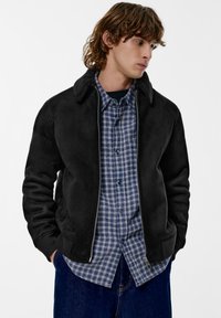 PULL&BEAR Ľahká bunda - black