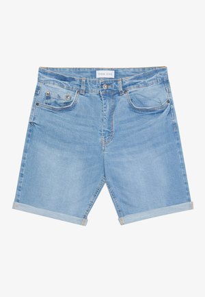 Shorts en denim bleu clair avec une coupe classique, dotés de cinq poches, d'ourlets retroussés et d'une fermeture à bouton métallique à la taille.