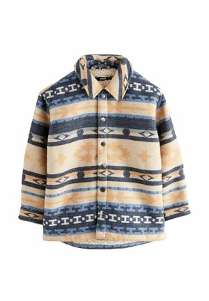 Chaqueta de forro polar con botones, con patrones geométricos en azul, beige y azul marino, y cuello doblado, mostrada sobre un fondo blanco.