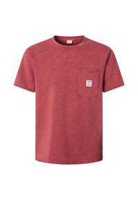 Camiseta roja de manga corta hecha de algodón, con un bolsillo en el pecho izquierdo con etiqueta y un cuello redondo. Tejido suave y texturizado.