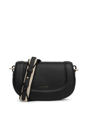 Borsa a tracolla in pelle nera con patta curva, ferrature dorate e tracolla regolabile beige e nera.