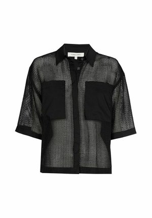 Chemise noire à manches courtes en filet perforé avec col noir uni et deux poches avant. Conception légère et ample.