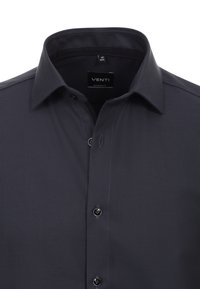 Dunkelgrauhe Knopfleiste-Hemd aus strukturiertem Stoff, moderne Passform, spitzen Kragen und schwarze Knöpfe. Markenlabel "VENTI" im Kragen.