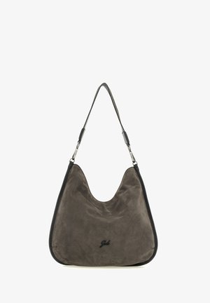 Borsa hobo in suede marrone con rifiniture in pelle nera, forma superiore curva, tracolla regolabile e dettaglio del logo goffrato sul davanti.
