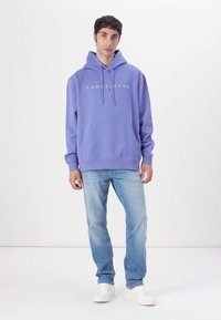Tommy Jeans LINEAR LOGO HOODIE - Sweatshirt - soft sapphire