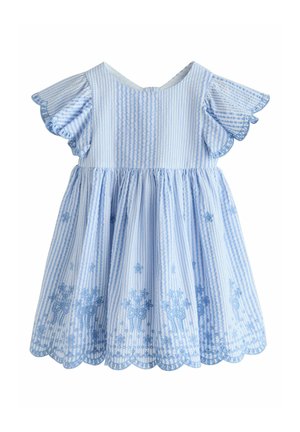 Hellblaues Kleid mit kurzen, gerafften Ärmeln, mit Nadelstreifen und Blumenstickerei. Gezackter Saum sorgt für Details. Weicher Baumwollstoff.