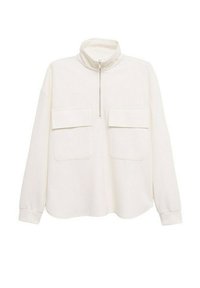 Sudadera de manga larga color crema con cuello alto, cierre de medio cremallera y dos bolsillos delanteros. Tela suave con textura lisa.