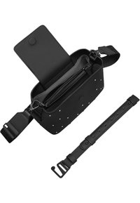 Fekete, téglalap alakú, bőrből készült crossbody táska fehér pöttyökkel, cipzáras rekesszel és levehető pánttal.