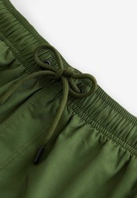 Next REGULAR FIT - Plaukimo šortai - khaki green