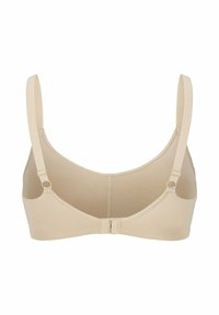 Beige bh med justerbara band, mjukt tyg, slät textur och ett hak-och-ögla stängning på baksidan. Minimalistisk och sömlös design.