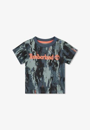 Korte mouwen kinder t-shirt in donkergroen en grijs met abstract patroon, oranje Timberland-logo en drukknoopjes op de schouder.