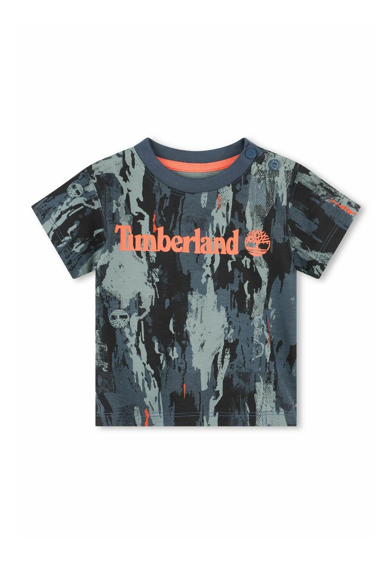 Korte mouwen kinder t-shirt in donkergroen en grijs met abstract patroon, oranje Timberland-logo en drukknoopjes op de schouder.