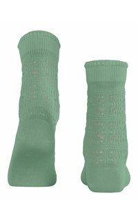 Mintgrüne Knöchelsocken mit einem strukturierten, gestrickten Muster, das kleine offene Gewebe und einen gerippten Bund für einen sicheren Sitz aufweist.
