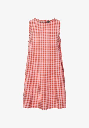 Kleita bez piedurknēm ar sarkanu un baltiem kvadrātiem, apaļu kakla izgriezumu un brīvu piegriezumu. Izgatavota no viegla auduma ar gludu tekstūru.