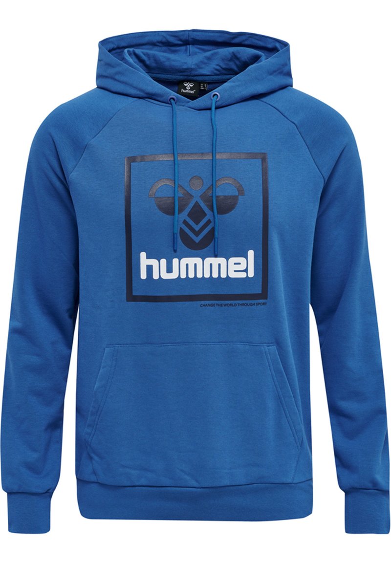 Blauwe hoodie van zacht materiaal, met een groot zwart-wit 'hummel' logo en een voorkant kangaroo zak. Verstelbare capuchon met trekkoord.