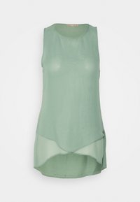 Minzgrünes ärmelloses Top mit rundem Ausschnitt und asymmetrischem Saum. Leichter, transparenter Stoff mit glatter Textur.