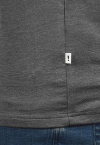 Solid T-shirts basic - gold-coloured