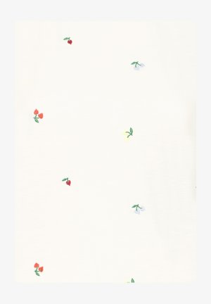 Bela tkanina z majhnimi vezenimi cvetovi rdeče, rumene, svetlo modre barve in zelenih listov, raztresenih po površini.