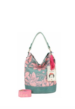 Sac à main floral vert et rose avec une anse supérieure, un charm pompon rose, une étiquette Frida Kahlo, et une bandoulière rose amovible avec le texte "Viva".