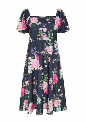 Robe midi bleu marine avec manches ballon, encolure carrée, et imprimé floral vibrant en rose, blanc et violet sur toute la surface.