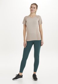 Endurance HALEN  SEAMLESS - Sports T-shirts -  warm taupe