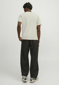 Jack & Jones RUNDHALS - Camiseta estampada - moonbeam