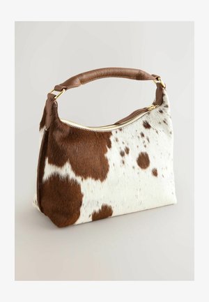 Govs ādas soma ar brūnu un baltu punktiņotu rakstu, brūnu ādas siksnu, zelta rāvējslēdzēju un mīkstu tekstūru. Strukturēta forma ar noapaļotiem stūriem.