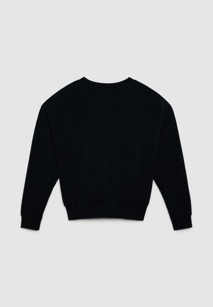 Sweat-shirt noir avec un col rond, des manches longues, des poignets côtelés et un ourlet froncé à la taille. Le tissu semble doux et texturé.