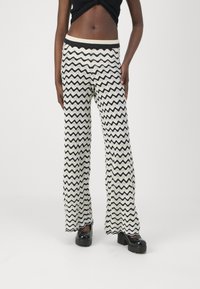 Noisy May NMSADIE PANTS - Nohavice - black/oatmeal/bright white