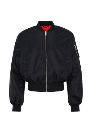 Blouson bomber noir avec fermeture éclair avant, poignets et ourlet côtelés, et doublure intérieure rouge, présenté sur fond blanc.