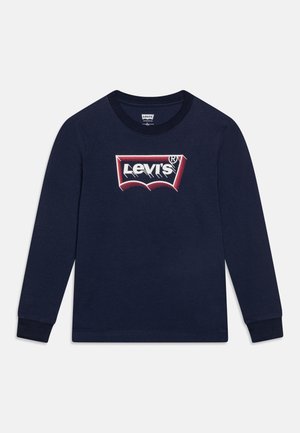 Camiseta de manga larga azul marino hecha de algodón, con un atrevido logo de Levi's en blanco y rojo en un diseño rectangular en la parte delantera.