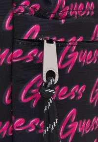 Guess CORE BACKPACK UNISEX - Malý batoh  - black