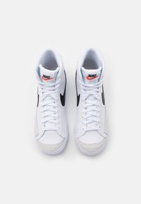 Nike Sportswear BLAZER MID 77 - Vysoké tenisky - white/black/total orange