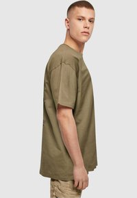MJ Gonzales METAMORPHOSE  - T-shirts med print - olive