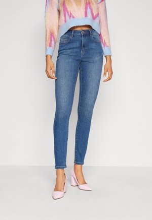 KINNY JEANS - Oprijete (skinny) kavbojke - medium blue denim